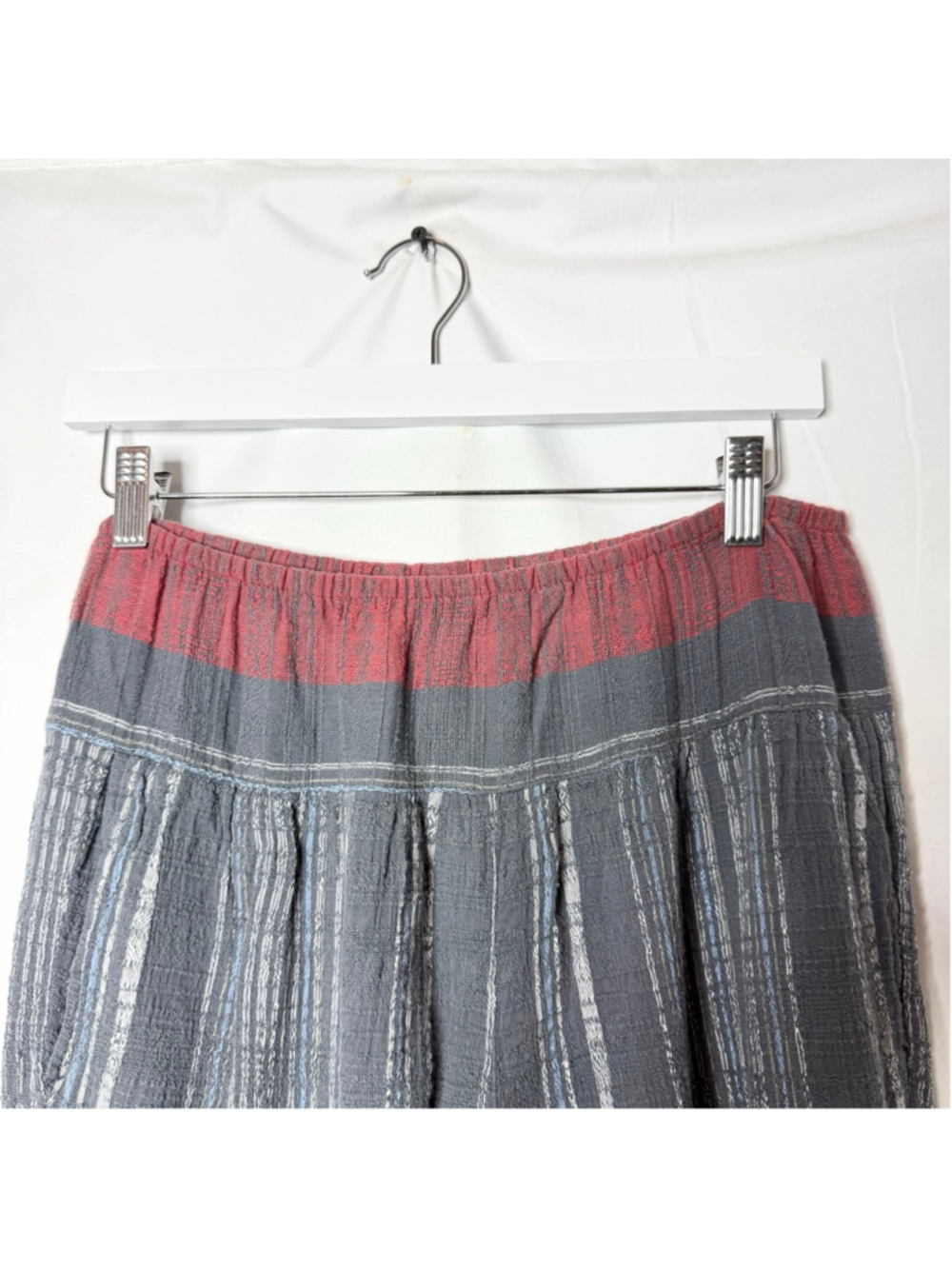 Women's Xirena Gray Red Striped Elastic Waist Pants Medium - Picture 3 of 6